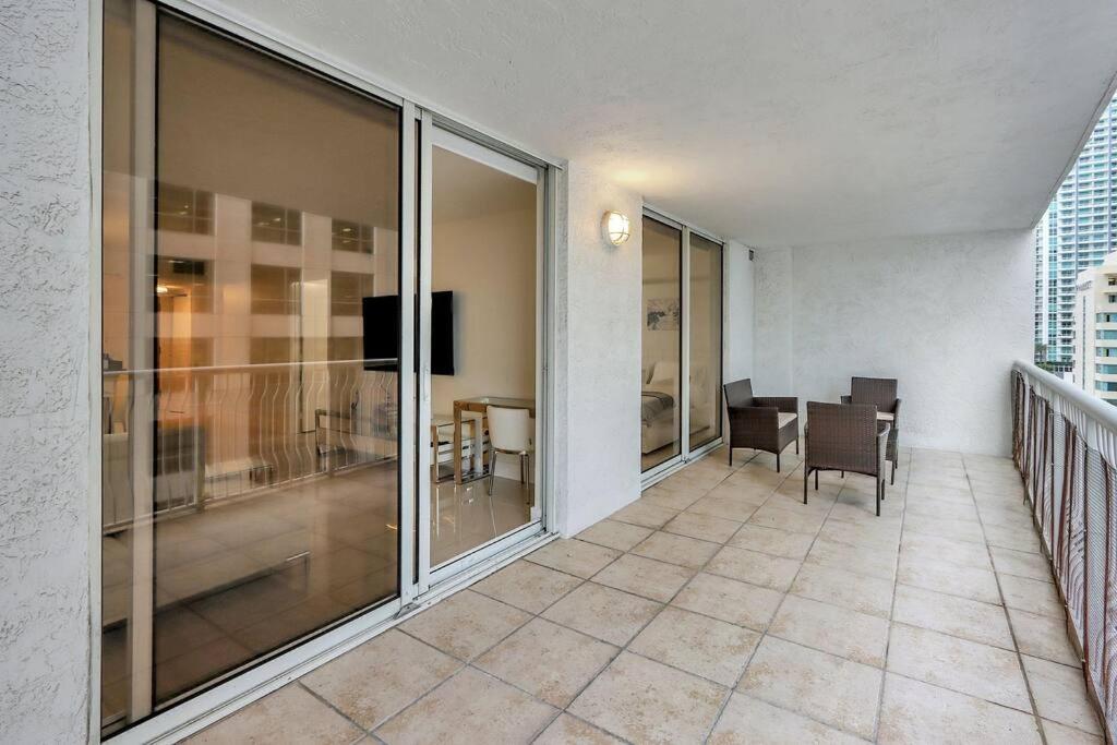 Apartment Lux 1b With Xl Balcony, Pool, Gym & Games *
